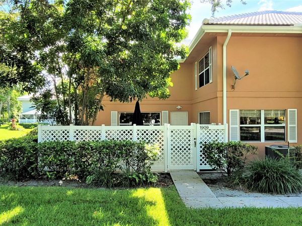 1909 Hartford Court, West Palm Beach, FL 33409