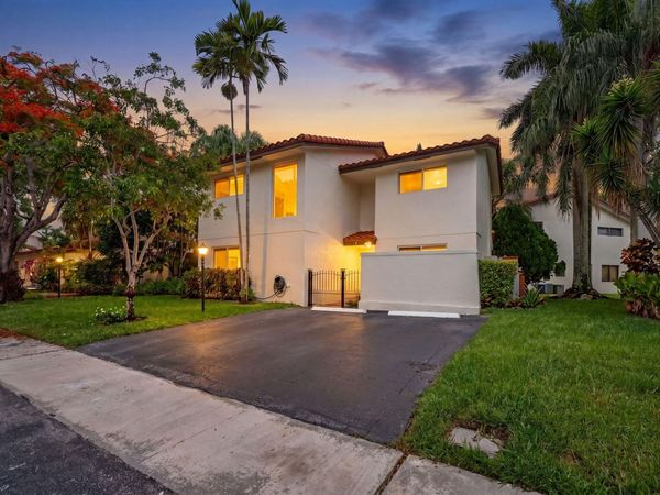 704 SW 89th Avenue, Plantation, FL 33324