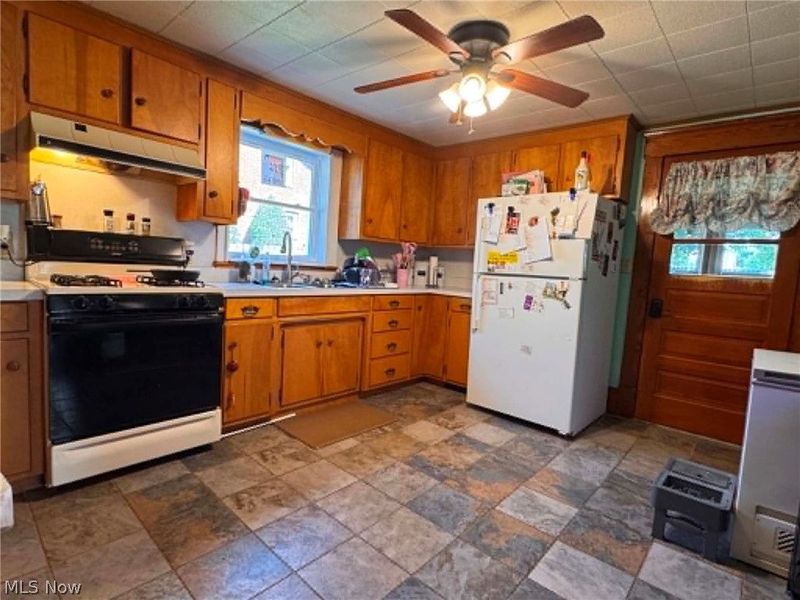 284 2nd Street SW, Carrollton, OH 44615 Photo 2