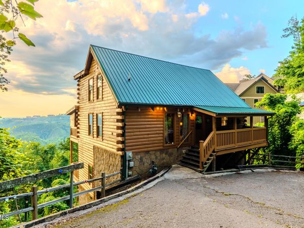 569 Forrest Springs Drive, Gatlinburg, TN 37738