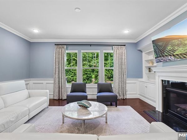 10 Winfield Drive 602, Unit 602, WOODCLIFF LAKE, NJ 07677