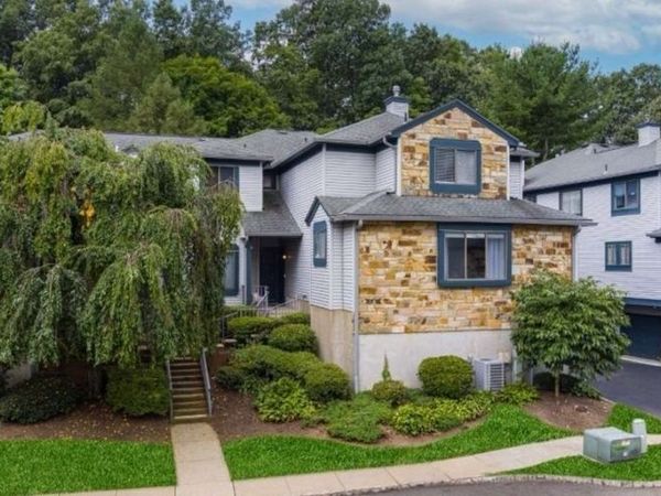 39 Overlook Dr, Independence, NJ 07840