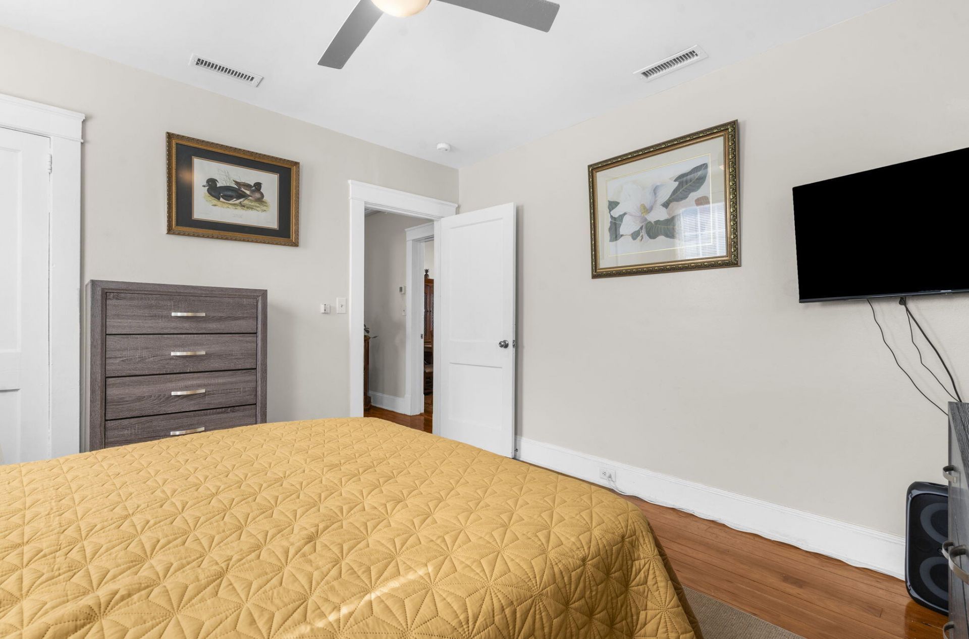 26 Alberta Avenue Photo 10