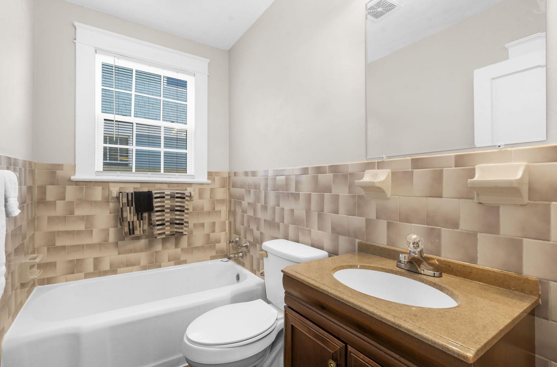 26 Alberta Avenue Photo 12