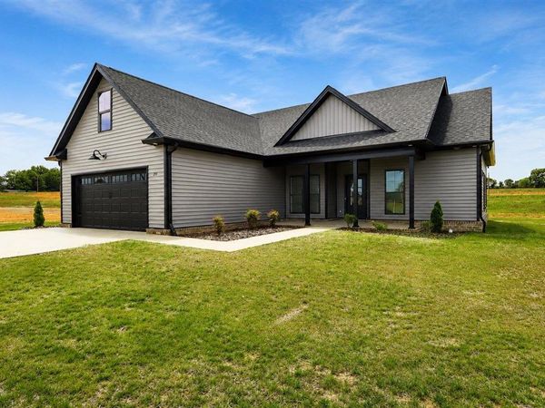 211 Nicklaus Avenue , Glasgow, KY 42141