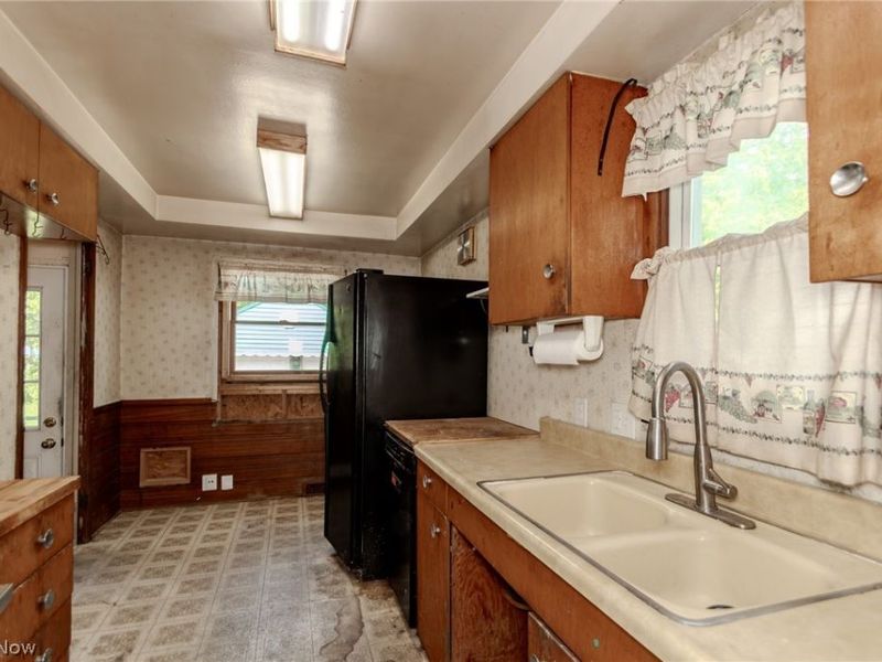 1562 Empire Road , Wickliffe, OH 44092 Photo 8