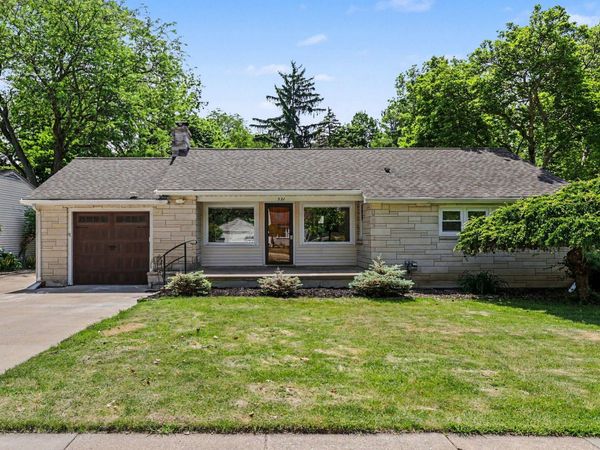 521 North Drive W, Marshall, MI 49068