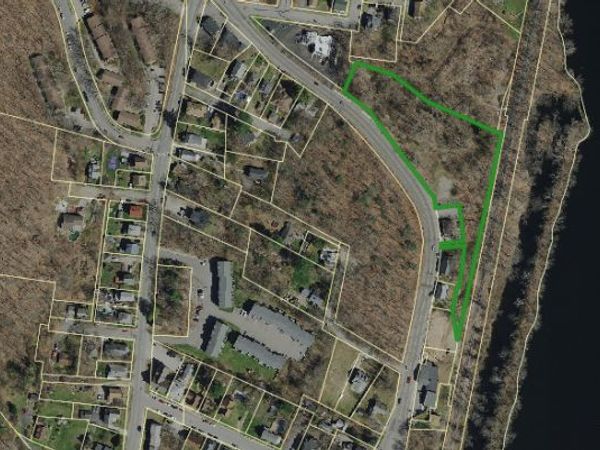 687 North Main , Norwich, CT 06360