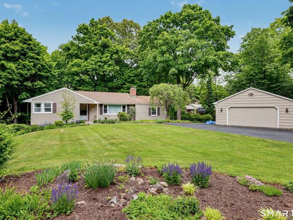 27 Apple , Redding, CT 06896
