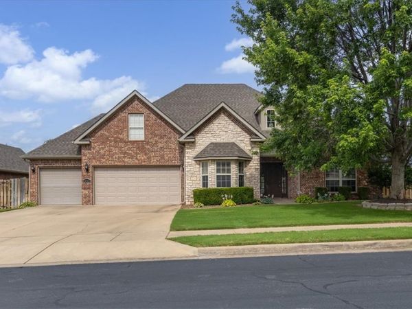 3900 SW Stonefield Street , Bentonville, AR 72712