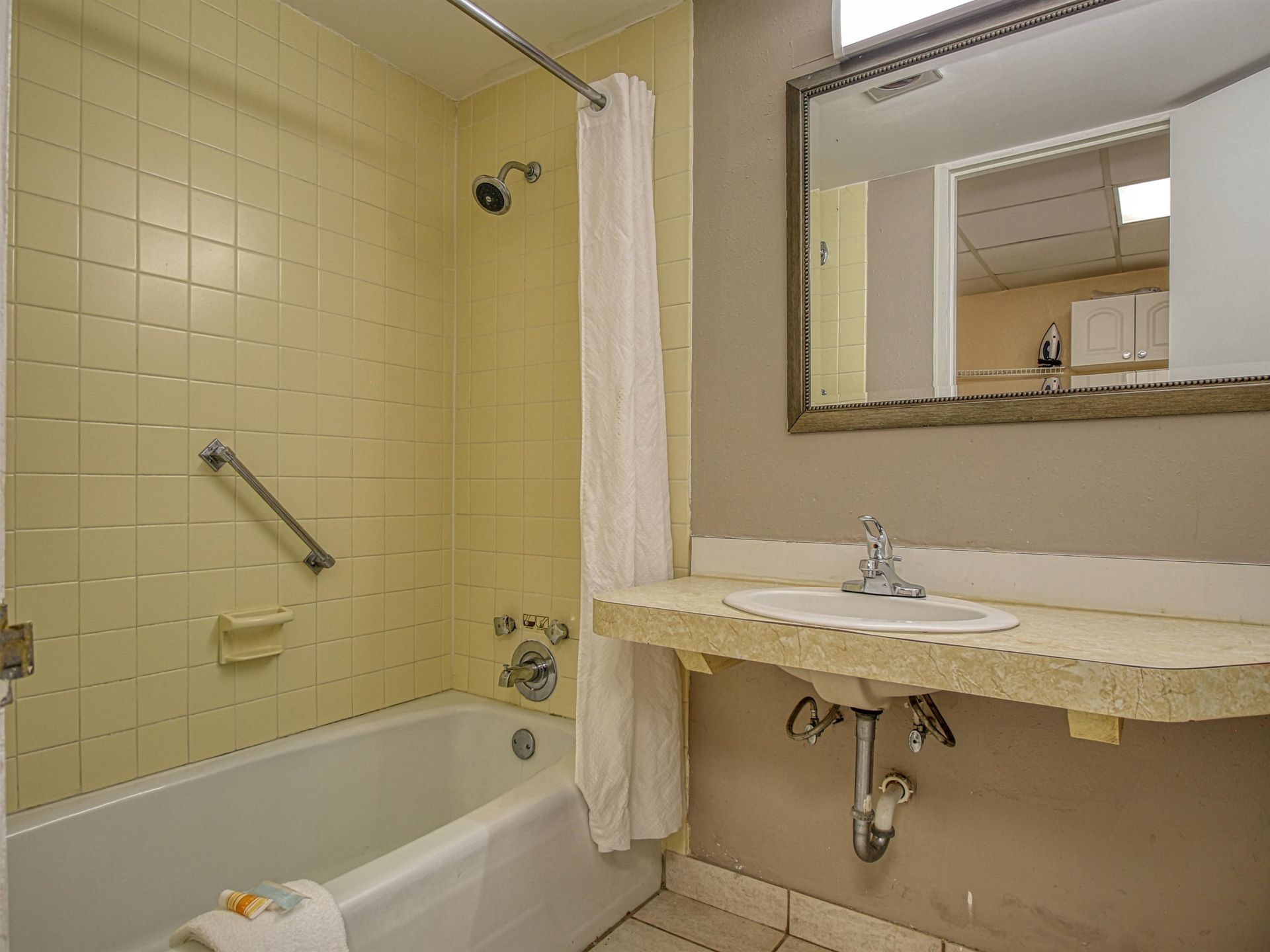 6803 Ocean Blvd. N  Photo 9
