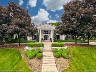 477 Dunston Road, Bloomfield Twp, MI 48304