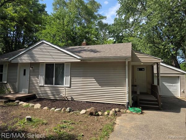 1460 Maria Street, Flint Twp, MI 48507