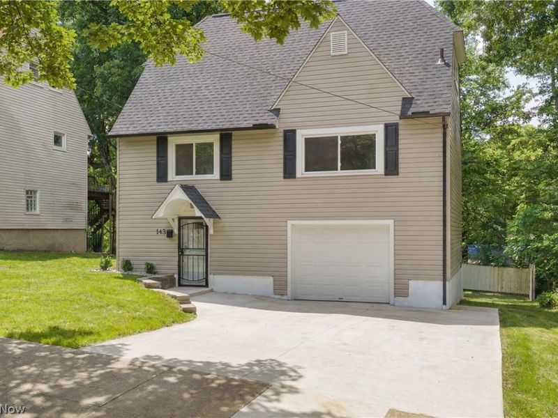 143 Malacca Street , Akron, OH 44305 Photo 2