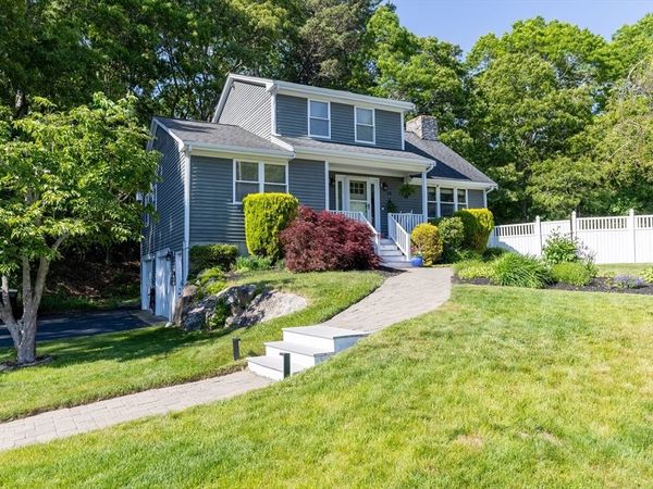 15 Heritage Rd, Acushnet, MA 02743