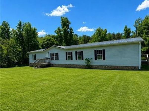 6029 Ridgeway Road , Halifax, VA 24597