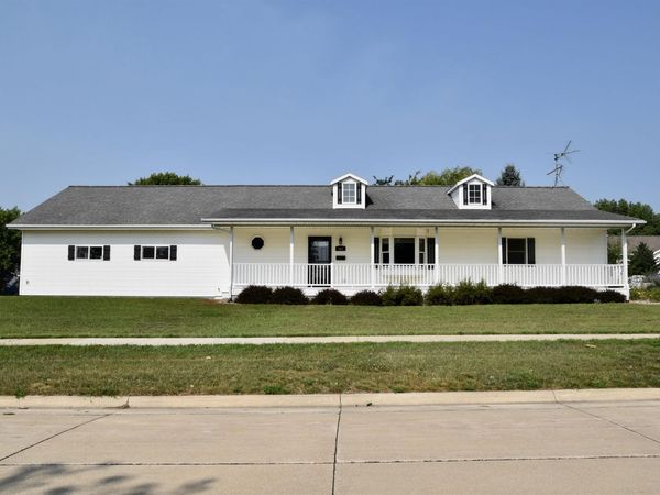 403 NE 13TH AVE, Sibley, IA 51249