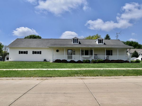 403 NE 13TH AVE, Sibley, IA 51249