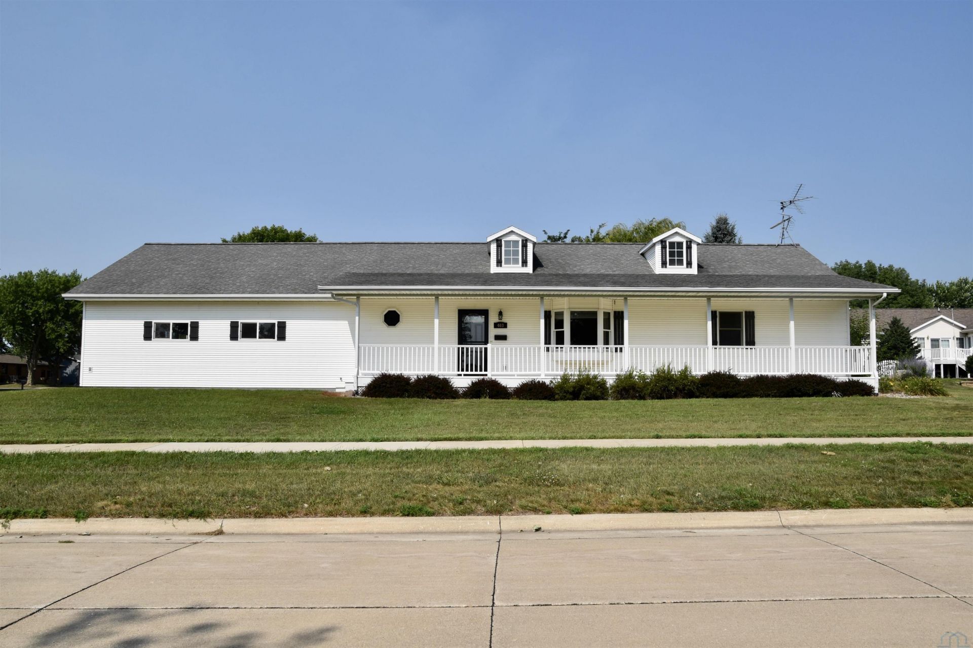 403 NE 13th Ave, Sibley, IA 51249 Main Photo