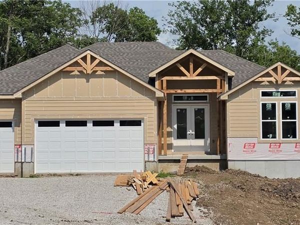 1503 Stonewall Drive, Oak Grove, MO 64075