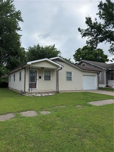 2727 Crawford Avenue, Parsons, KS 67357 Main Photo