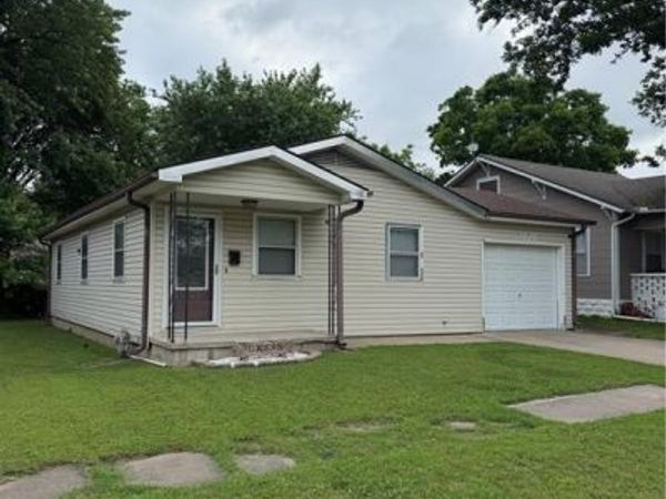 2727 Crawford Avenue, Parsons, KS 67357