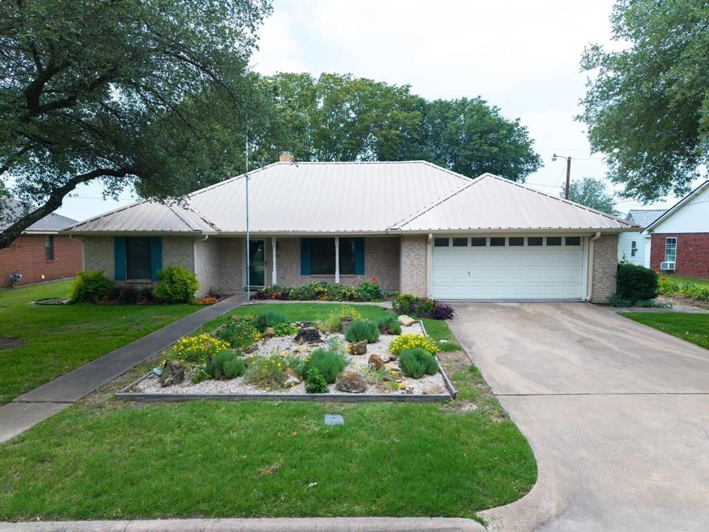 812 Crestline Drive , Mexia, TX 76667 Main Photo