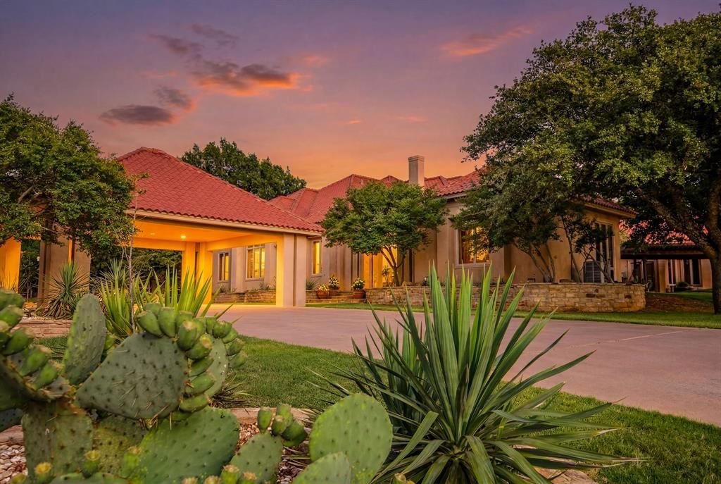 701 W Walcott Street , Pilot Point, TX 76258 Main Photo