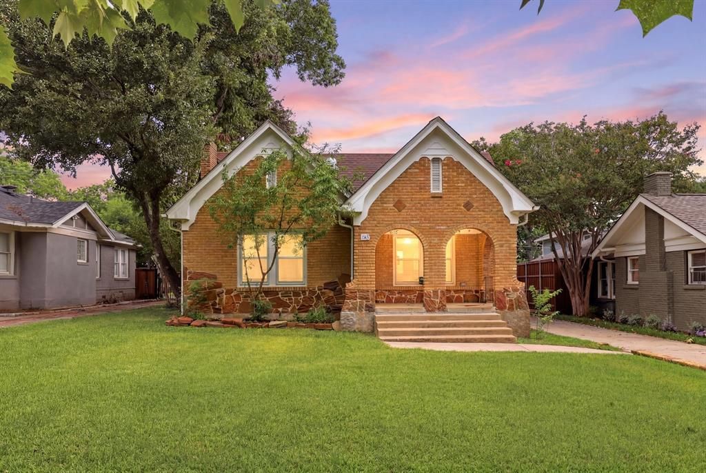 825 Thomasson Drive , Dallas, TX 75208 Main Photo