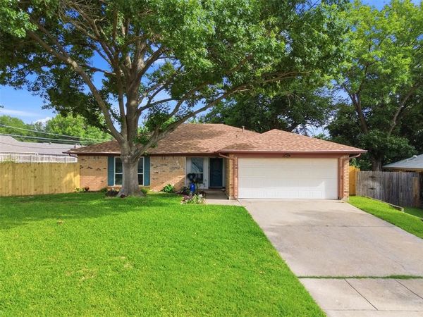 5617 Kindling Court, Arlington, TX 76016