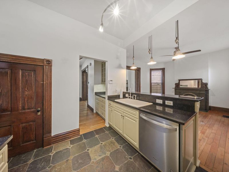37 W 3rd Avenue , Columbus, OH 43201 Photo 11