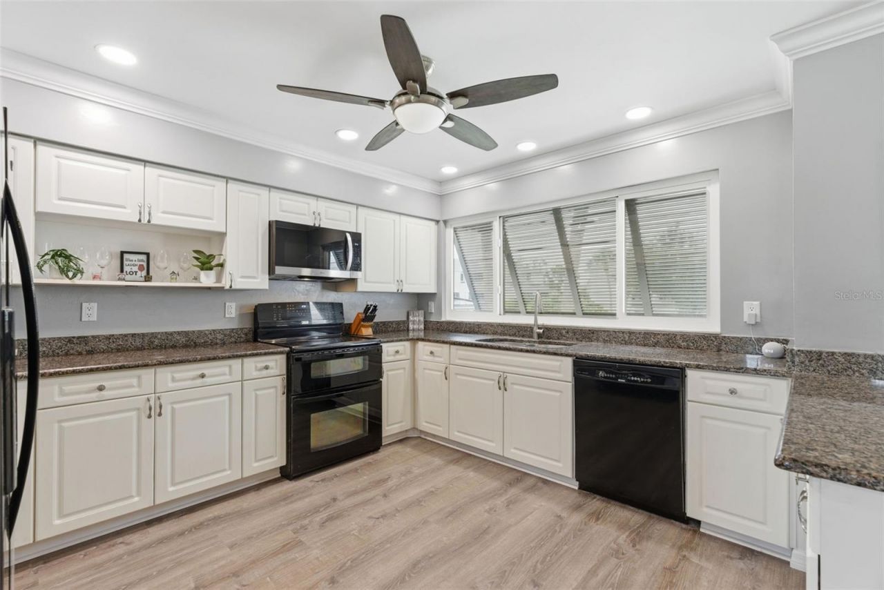13988 Lake Point Drive, Clearwater, FL 33762 Photo