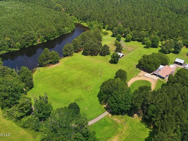 1122 Willis Cotton Road, Summit, MS 39666