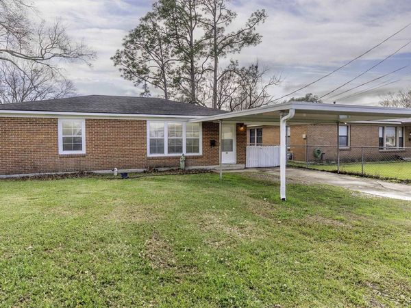 631 Michigan Ave, Port Allen, LA 70767