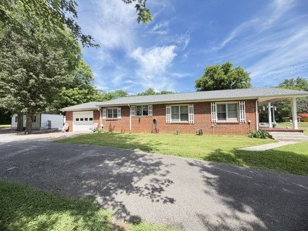 603 N Main St , Estill Springs, TN 37330