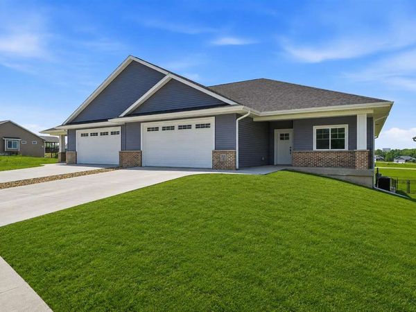 215A Timberline Terrace, Kalona, IA 52247