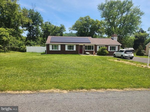 8 MARY JANE STREET, SCHWENKSVILLE, PA 19473