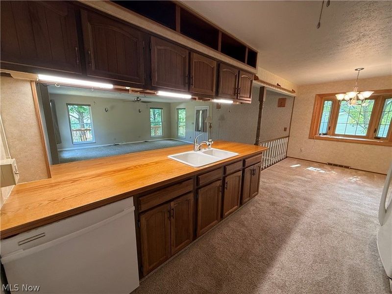 9812 Vienna Drive , Parma, OH 44134 Photo 10