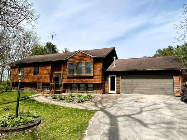 394 Heritage Drive, Waukon, IA 52172