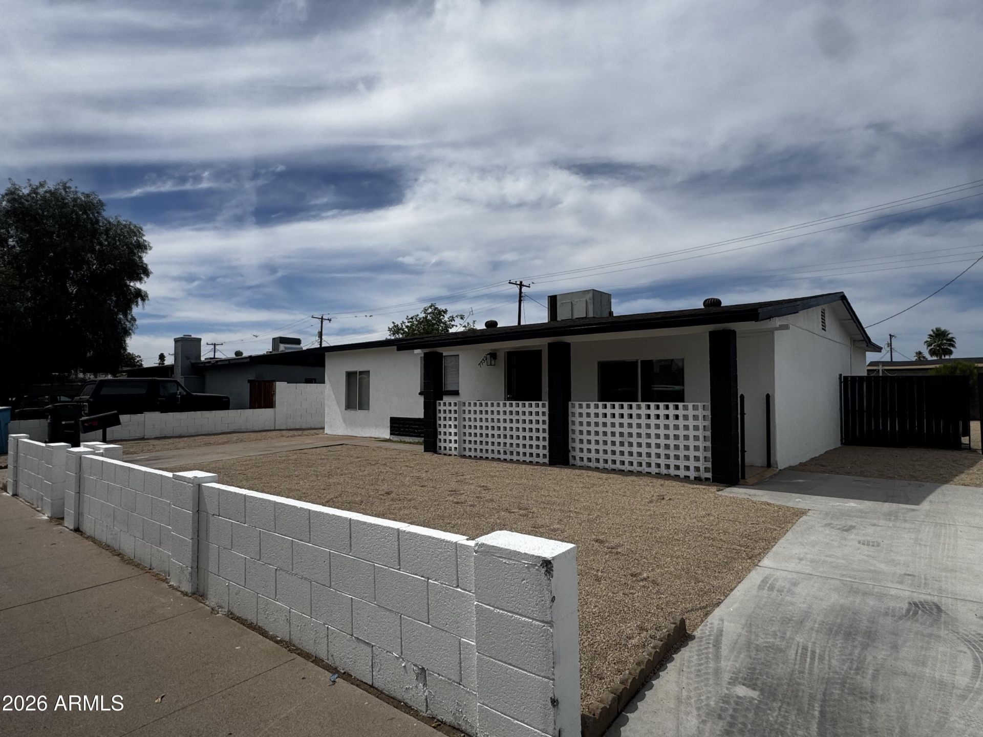 7732 W Mitchell Drive, Phoenix, AZ 85033 Main Photo