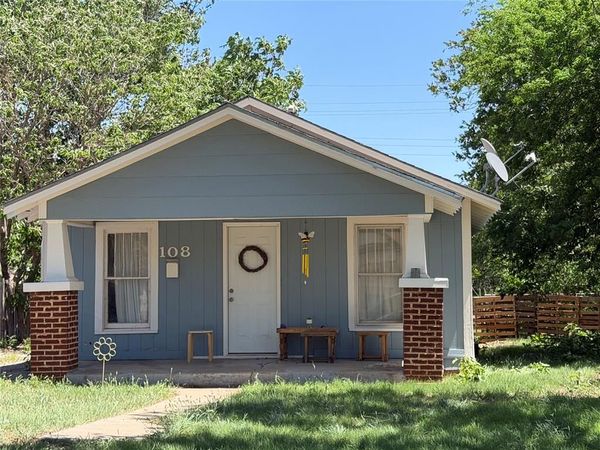 108 N Hitchcock Street, Hobart, OK 73651