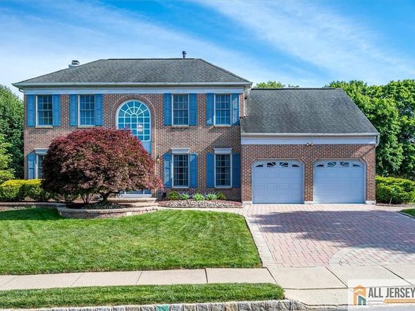 4 Dickinson Road, Kendall Park, NJ 08824