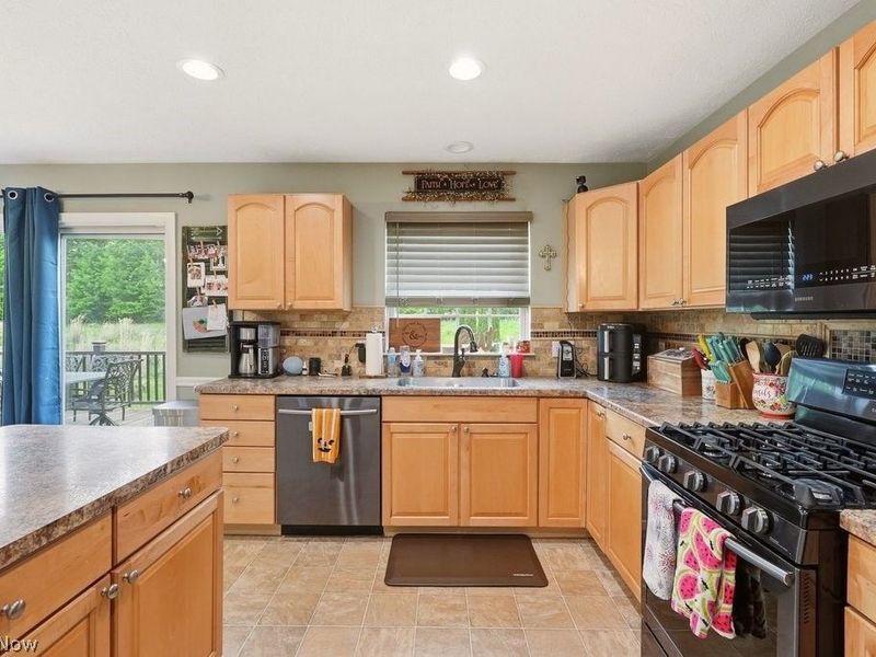 1223 Tinkers Green Drive, Streetsboro, OH 44241 Photo 3