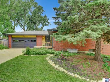 241 Wedgewood Drive, Lincoln, NE 68510