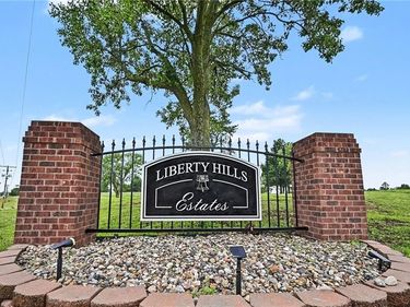 9711 Betsy Ross Lane, Liberty, MO 64068