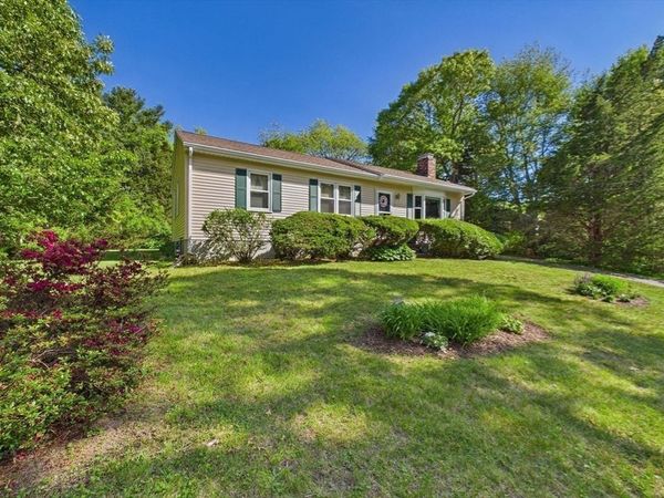 5 Barlow Ln, Mattapoisett, MA 02739