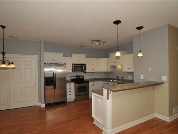 2270 W Vista Bella Dr, Unit 102, Oak Creek, WI 53154