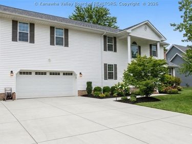 1042 Marina Drive, Hurricane, WV 25526