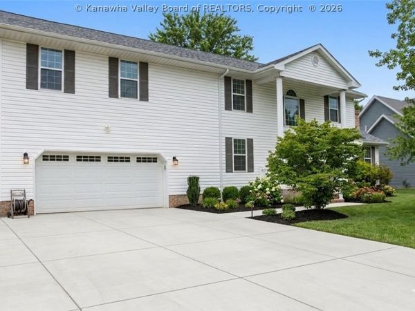 1042 Marina Drive, Hurricane, WV 25526