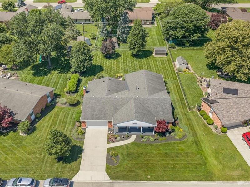 5301 Oakbrooke Drive, Kettering, OH 45440 Photo 2